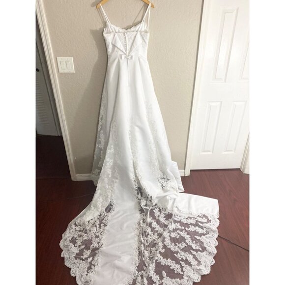 David's Bridal Michaelangelo Lace Trim Beaded Wedding Dress W/Train - 6 - Picture 4 of 15